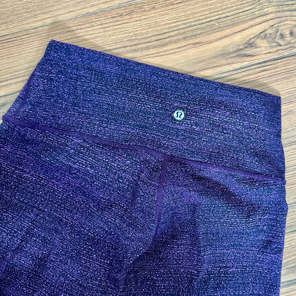 Size 10 lululemon leggings NEW never won, rip tag removed but perfect condition